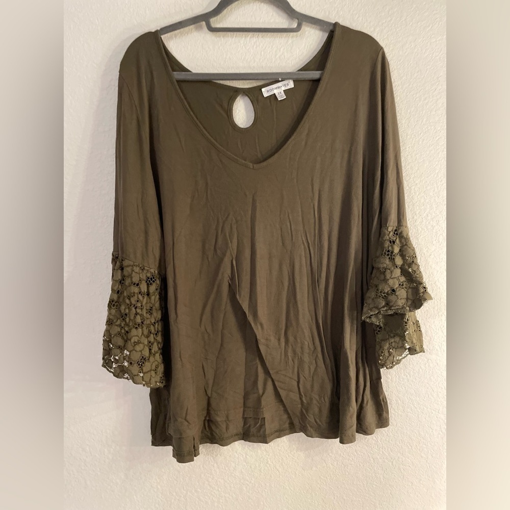 Roommates Green 3/4 Sleeve Ruffled Blouse with lace details size 2X